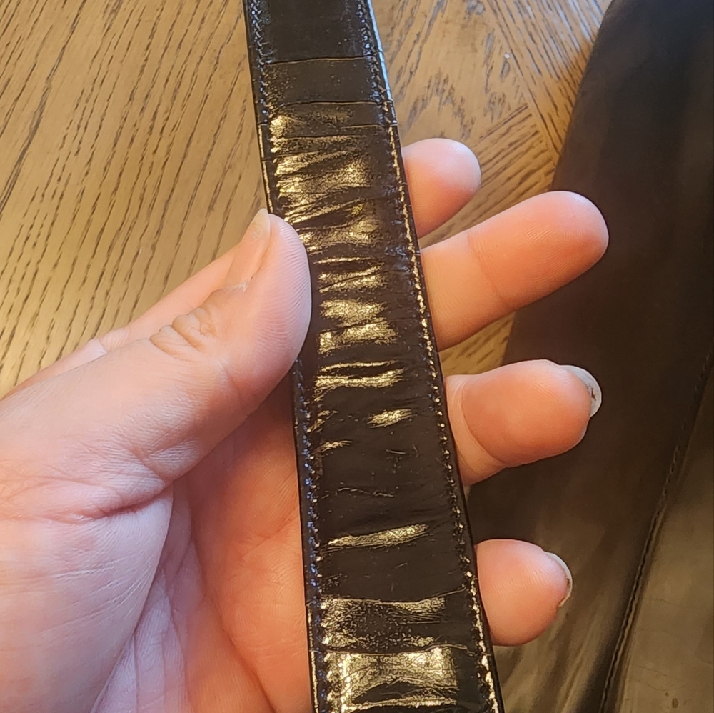 CHANEL Black and Gold Shoulder Bag - Picture 4 of 15